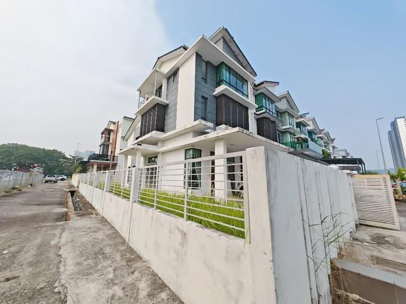 2.5-storey Terraced House for Sale in Taman Putra Impiana (Puchong) - Evan Goh - Exterior - PropertyGuru.com.my