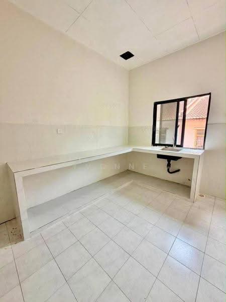 Rumah Teres 2-Tingkat untuk Dijual di Taman Daiman Jaya (Kota Tinggi) - Yvonne Lim - Kitchen - PropertyGuru.com.my