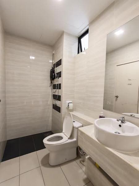 Service Residence for Sale at D'Summit Residences - Jeremy Voon - Bathroom - PropertyGuru.com.my