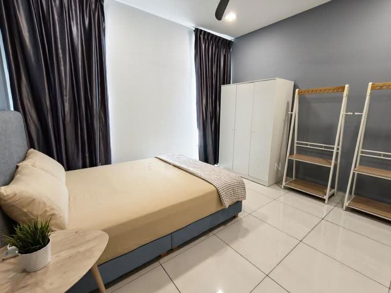 Service Residence for Sale at D'Summit Residences - Jeremy Voon - Bedroom - PropertyGuru.com.my