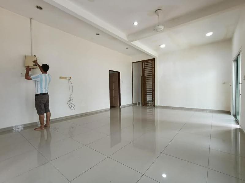 Rumah Teres 1-Tingkat untuk Dijual di Taman Mutiara Rini (Skudai) - Zack Chow - Living Room - PropertyGuru.com.my