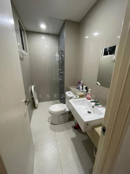 Kediaman Servis untuk Dijual di Desa Green - Renee Tan - Bathroom - PropertyGuru.com.my