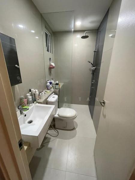 Kediaman Servis untuk Dijual di Desa Green - Renee Tan - Bathroom - PropertyGuru.com.my