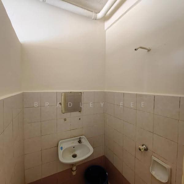 Apartment for Rent at Sri Dahlia - Bradley Eee - Bathroom - PropertyGuru.com.my
