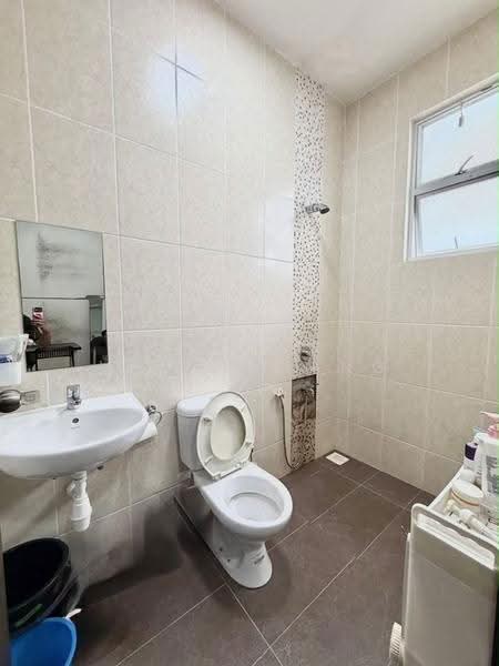 Rumah Teres 2-Tingkat untuk Dijual di Taman Molek (Johor Bahru) - Vera Chang - Bathroom - PropertyGuru.com.my