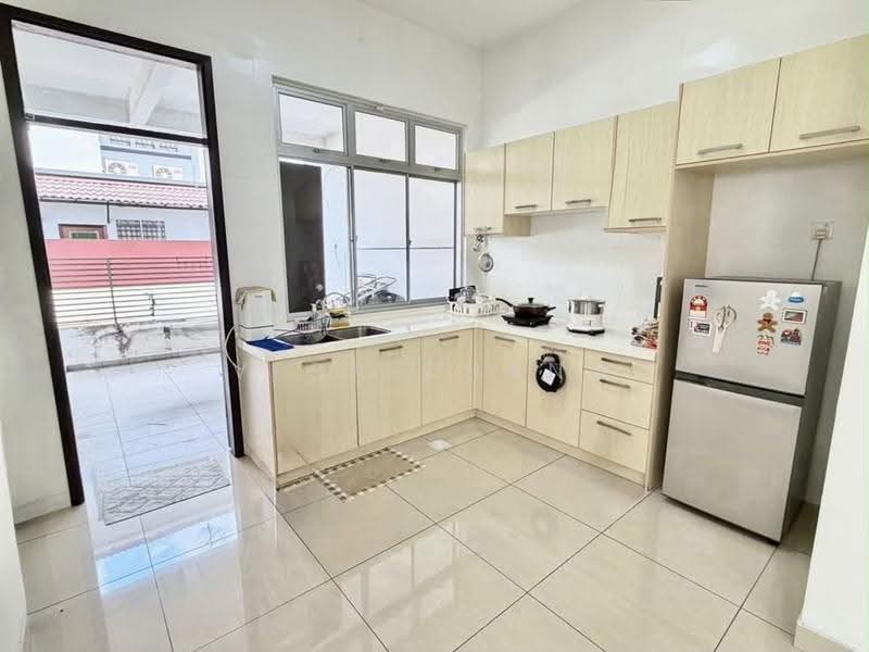 Rumah Teres 2-Tingkat untuk Dijual di Taman Molek (Johor Bahru) - Vera Chang - Kitchen - PropertyGuru.com.my