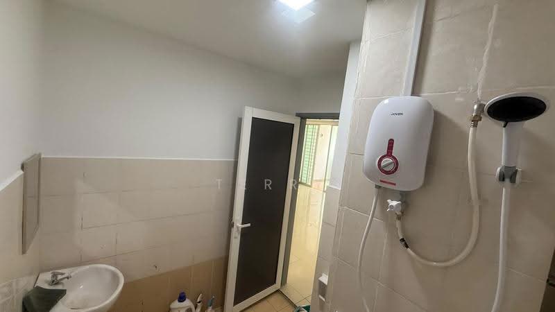 Kondominium untuk Disewa di Aman Heights Condominium - Terry Chen - Bathroom - PropertyGuru.com.my
