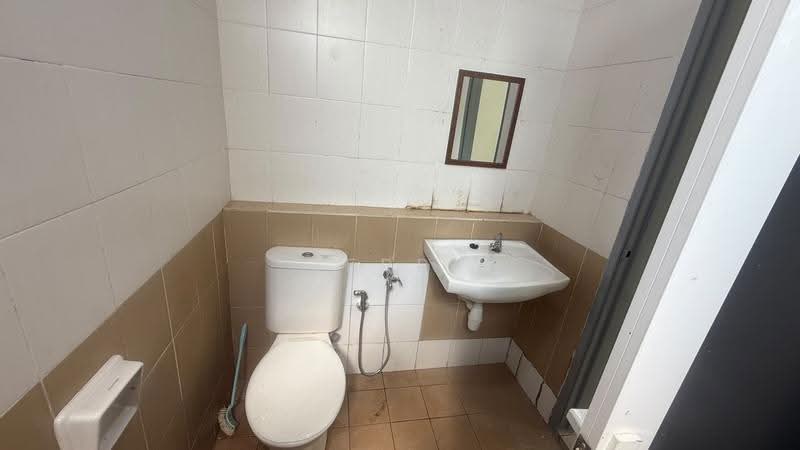 Kondominium untuk Disewa di Aman Heights Condominium - Terry Chen - Bathroom - PropertyGuru.com.my