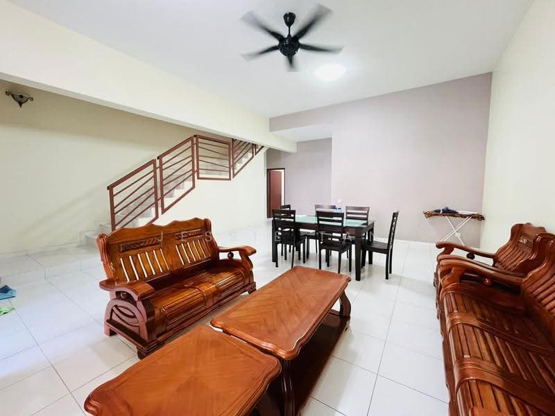 Rumah Teres 2-Tingkat untuk Dijual di Setia Tropika (Johor Bahru) - Jessie Tan - Living Room - PropertyGuru.com.my