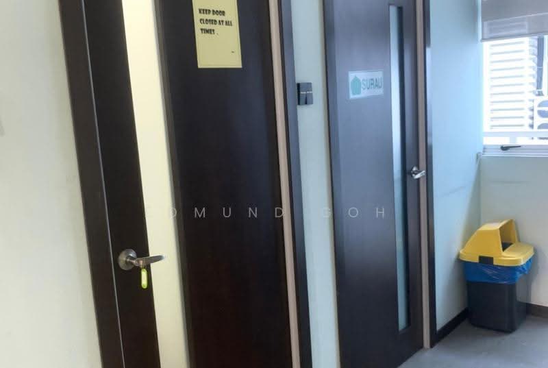 Pejabat untuk Disewa di Kampung Sungai Kayu Ara (Petaling Jaya) - Edmund Goh - Corridor - PropertyGuru.com.my