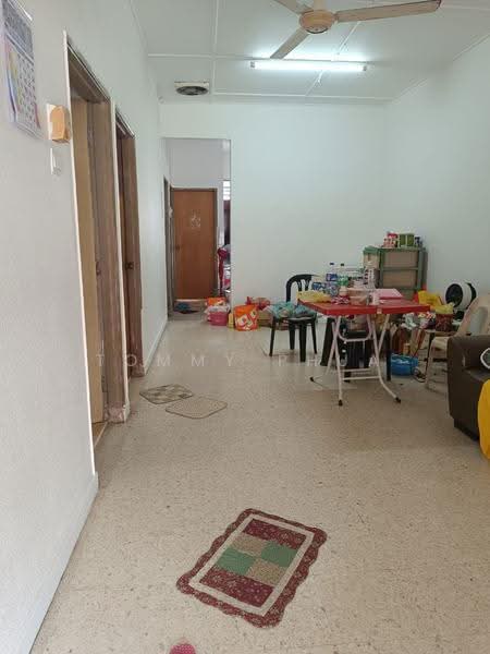Rumah Teres 1-Tingkat untuk Disewa di Taman Johor Jaya (Johor Bahru) - Tommy Phua - Living Room - PropertyGuru.com.my