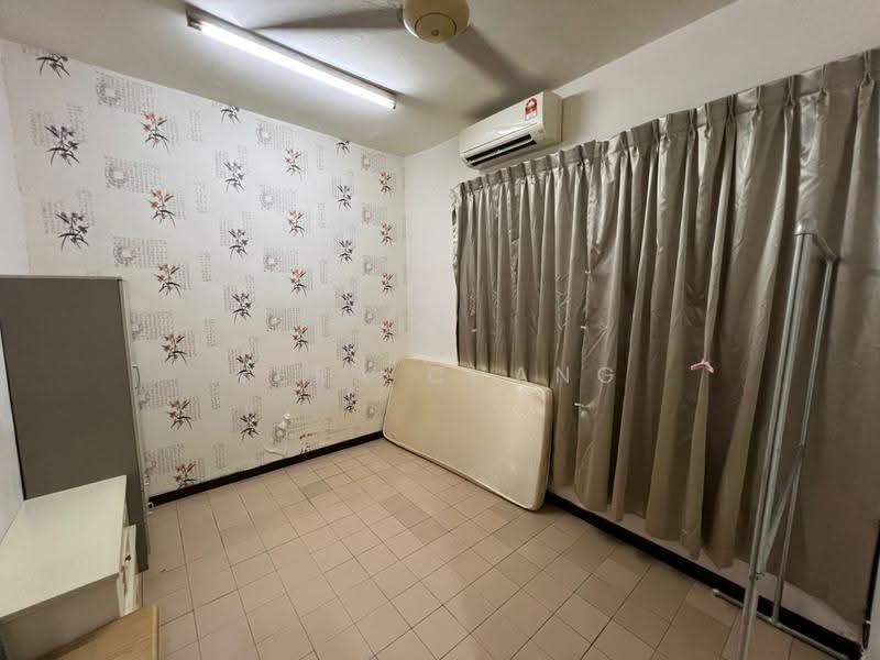 2-storey Terraced House for Rent in Taman Molek (Johor Bahru) - Vera Chang - Bedroom - PropertyGuru.com.my