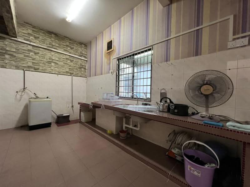 2-storey Terraced House for Rent in Taman Molek (Johor Bahru) - Vera Chang - Kitchen - PropertyGuru.com.my