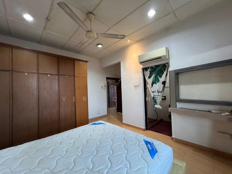 2-storey Terraced House for Rent in Taman Molek (Johor Bahru) - Vera Chang - Bedroom - PropertyGuru.com.my