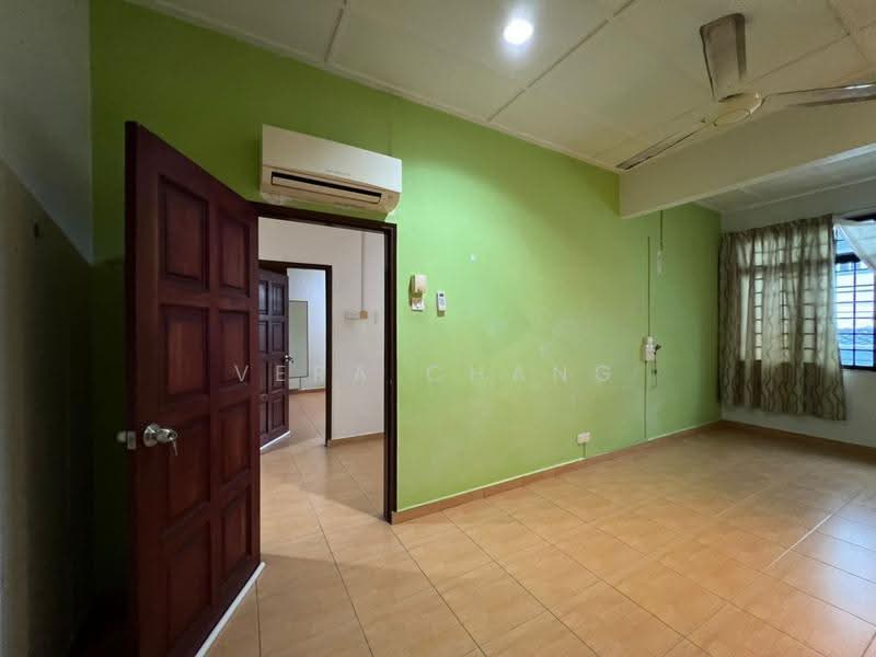 2-storey Terraced House for Rent in Taman Molek (Johor Bahru) - Vera Chang - Living Room - PropertyGuru.com.my