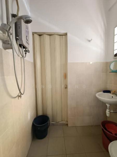 Rumah Bandar untuk Disewa di Taman Bukit Teratai (Ampang) - Ming Feng - Bathroom - PropertyGuru.com.my