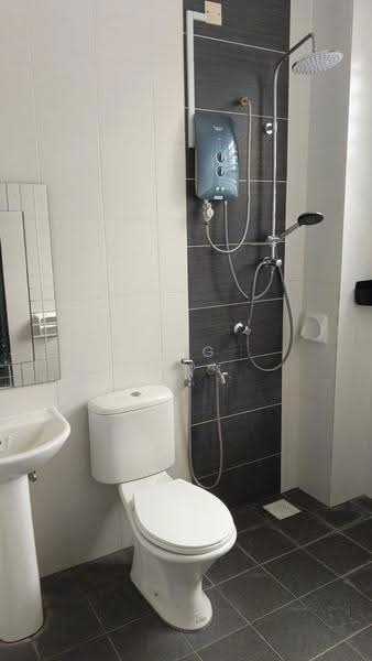 Rumah Teres 2-Tingkat untuk Disewa di Pusat Bandar Senawang (Senawang) - Ong Jia Hui - Bathroom - PropertyGuru.com.my