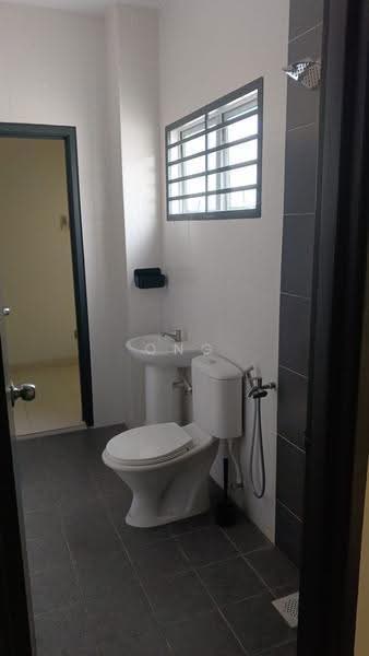Rumah Teres 2-Tingkat untuk Disewa di Pusat Bandar Senawang (Senawang) - Ong Jia Hui - Bathroom - PropertyGuru.com.my