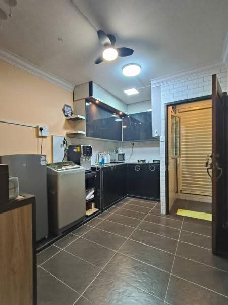 Flat for Sale at Taman Putri Kulai - Mandy Goh Siew Li - Kitchen - PropertyGuru.com.my