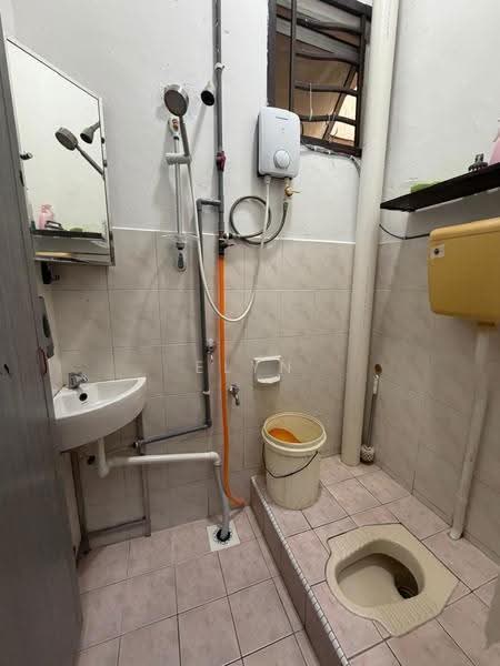 Pangsapuri untuk Disewa di Bandar Selesa Jaya - Elyn Tay - Bathroom - PropertyGuru.com.my