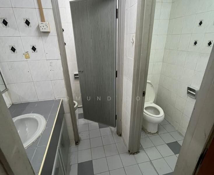 Pejabat untuk Disewa di Petaling Jaya (Selangor) - Edmund Goh - Bathroom - PropertyGuru.com.my