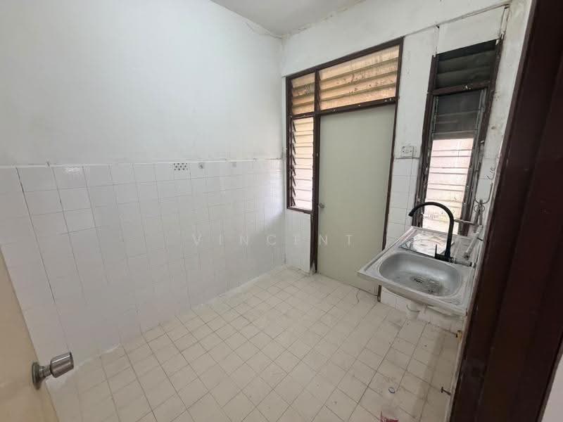 Pangsapuri untuk Disewa di Apartment Seri Teluki - Vincent Tan - Kitchen - PropertyGuru.com.my