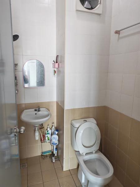 Kondominium untuk Dijual di Cassia Resort Condominium - Elvin Choo - Bathroom - PropertyGuru.com.my