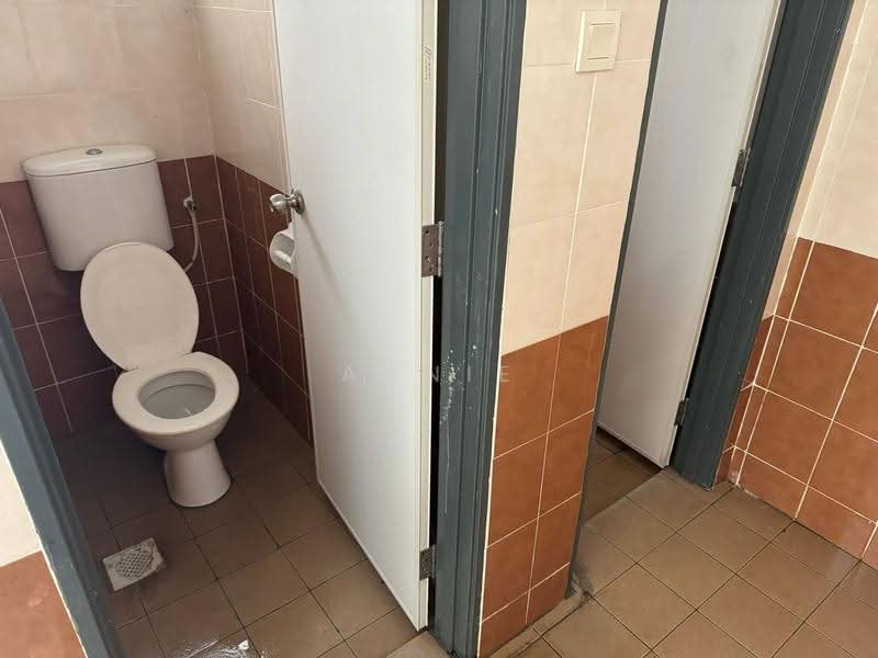 Shop / Office untuk Dijual di Setia Alam (Selangor) - Annie Kho - Bathroom - PropertyGuru.com.my