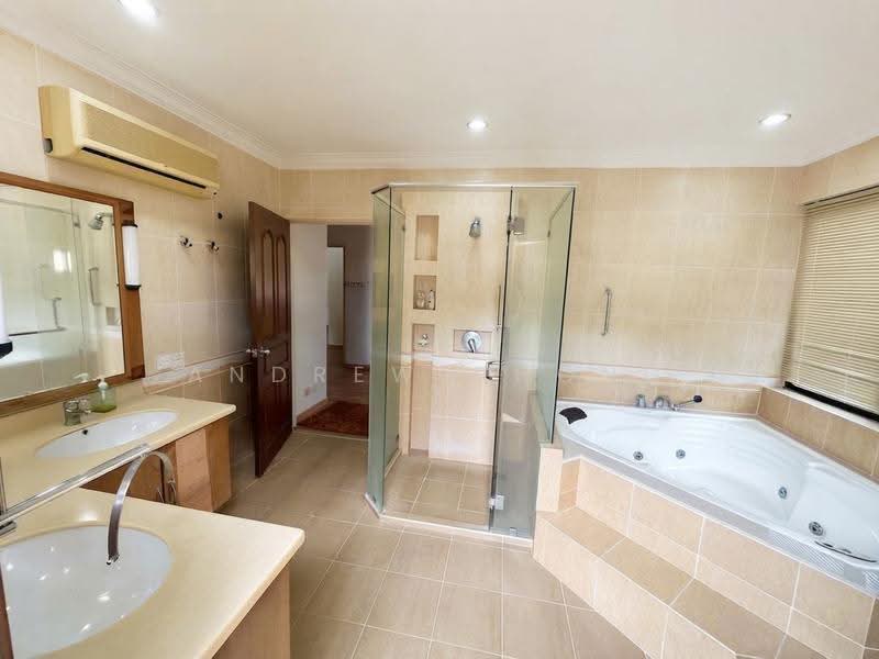 Bungalow House for Sale in Batu Ferringhi (Penang) - Andrew Chong - Bathroom - PropertyGuru.com.my