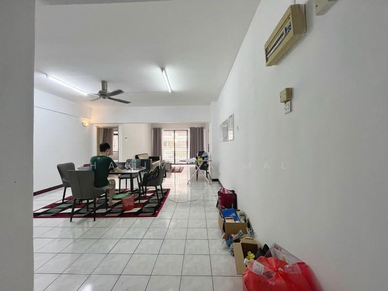 Kondominium untuk Dijual di Vista Komanwel A - Hakimi Akmal - Living Room - PropertyGuru.com.my