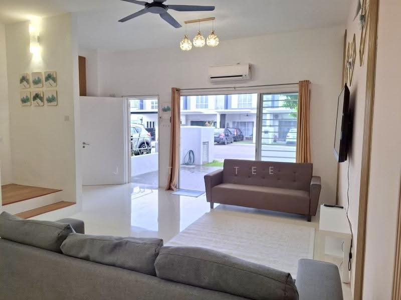 Rumah Teres 2-Tingkat untuk Disewa di Dengkil (Selangor) - Justin Tee - Living Room - PropertyGuru.com.my