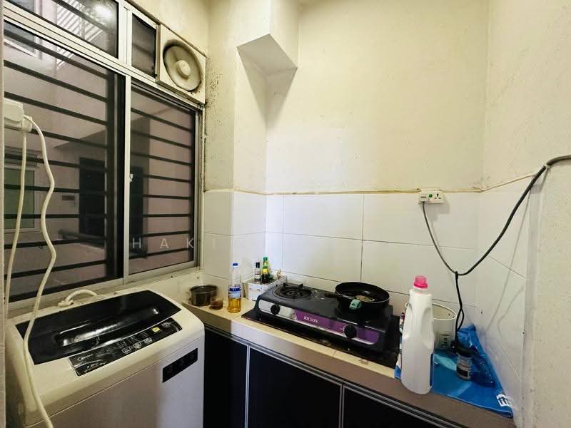 Condominium for Sale at Saville @ The Park - Hakimi Akmal - Kitchen - PropertyGuru.com.my