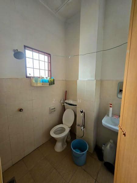 Rumah Teres 2-Tingkat untuk Dijual di Bandar Country Homes (Rawang) - Zann Fauzan - Bathroom - PropertyGuru.com.my