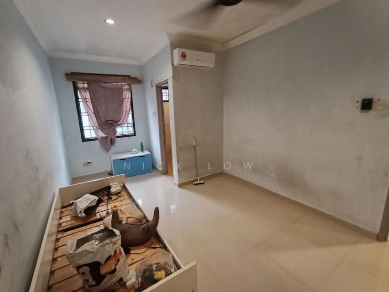 Rumah Teres 2-Tingkat untuk Disewa di Taman Mount Austin (Tebrau) - Nick Low - Bedroom - PropertyGuru.com.my