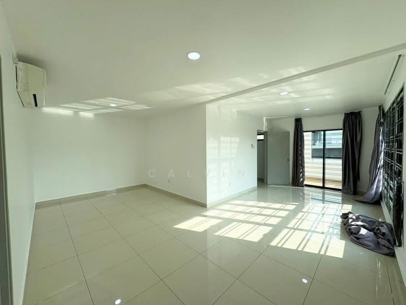 Rumah Kluster untuk Dijual di Mutiara Rini (Skudai) - Calvin Lee - Living Room - PropertyGuru.com.my