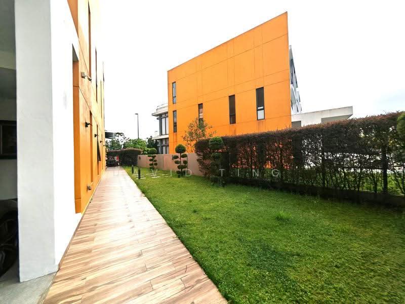 Terraced House for Sale in Lake Fields (Sungai Besi) - David Ting - Garden - PropertyGuru.com.my
