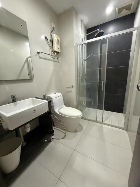 Service Residence for Sale at Amberside @ Country Garden Danga Bay - Jee Hui - Bathroom - PropertyGuru.com.my