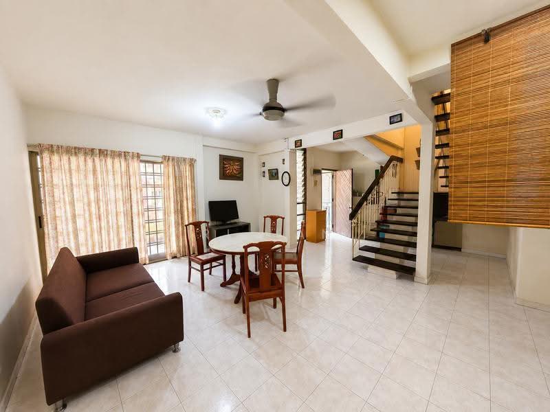 2-storey Terraced House for Sale in SS17 (Subang Jaya) - RL Han - Living Room - PropertyGuru.com.my