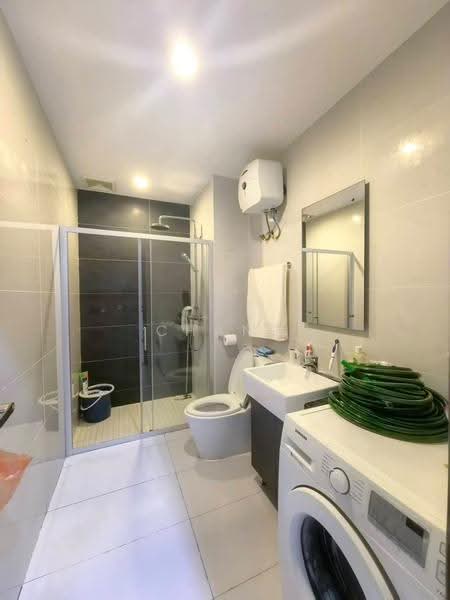Kondominium untuk Disewa di Amberside @ Country Garden Danga Bay - Chang Kai Yin - Bathroom - PropertyGuru.com.my