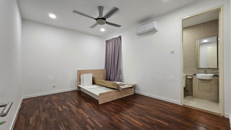 3-storey Terraced House for Sale in Lake Fields (Sungai Besi) - Michelle Siow - Bedroom - PropertyGuru.com.my