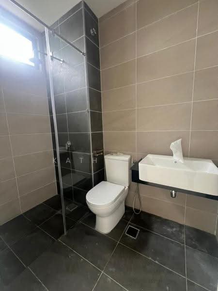 Semi-Detached House for Sale in Taman Sutera Utama (Skudai) - Katherine Low - Bathroom - PropertyGuru.com.my