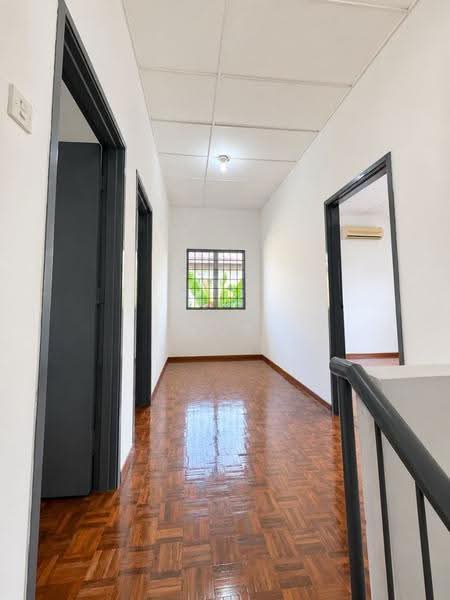 Rumah Teres 2-Tingkat untuk Dijual di Sungai Buloh (Selangor) - Nor Ozir - Corridor - PropertyGuru.com.my