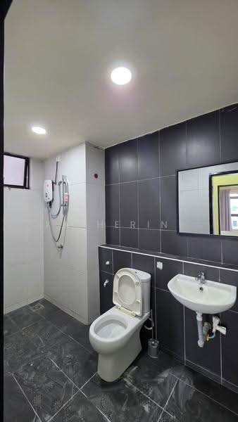 Service Residence for Sale at The Garden Residences - Katherine Low - Bathroom - PropertyGuru.com.my