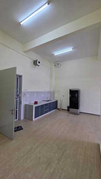 Service Residence for Sale at The Garden Residences - Katherine Low - Kitchen - PropertyGuru.com.my