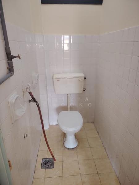Pangsapuri untuk Dijual di Dahlia Apartment - Alicia Choong - Bathroom - PropertyGuru.com.my
