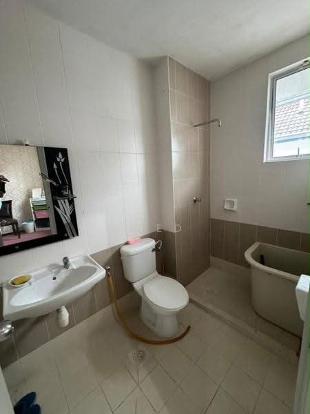 Rumah Berkembar untuk Dijual di Bandar Laguna Merbok (Sungai Petani) - Syed Redho - Bathroom - PropertyGuru.com.my