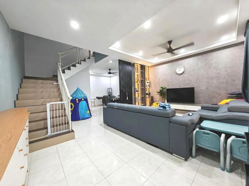 2-storey Terraced House for Sale in Taman Seri Austin (Tebrau) - Kasper Lee - Living Room - PropertyGuru.com.my