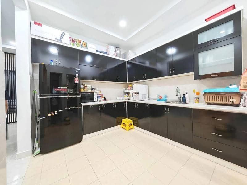 2-storey Terraced House for Sale in Taman Seri Austin (Tebrau) - Kasper Lee - Kitchen - PropertyGuru.com.my