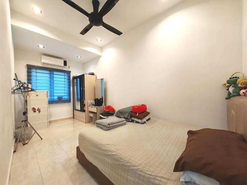 2-storey Terraced House for Sale in Taman Seri Austin (Tebrau) - Kasper Lee - Bedroom - PropertyGuru.com.my