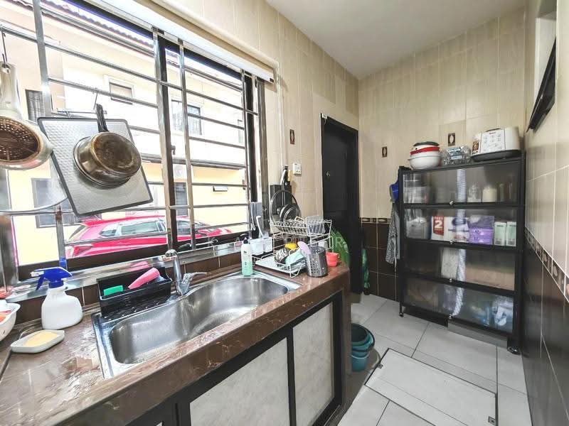 2-storey Terraced House for Sale in Taman Seri Austin (Tebrau) - Kasper Lee - Kitchen - PropertyGuru.com.my
